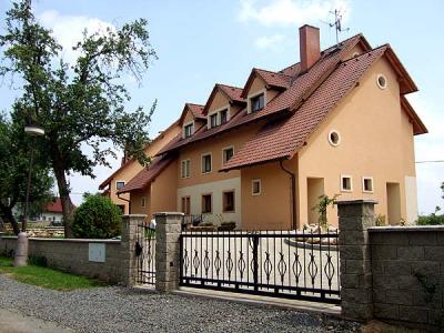 Školící a Rekreační středisko Trosky - Troskovice Školící a Rekreační středisko Trosky - ubytování Troskovice